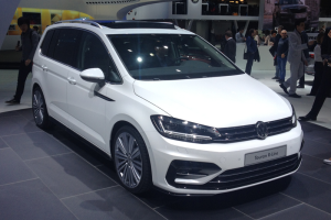 VW_Touran-front-Geneva_Auto_Show-2015