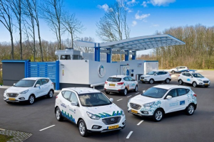 Hyundai_ix35-Hydrogen-Fuel_Cell_Vehicle-fuel_station