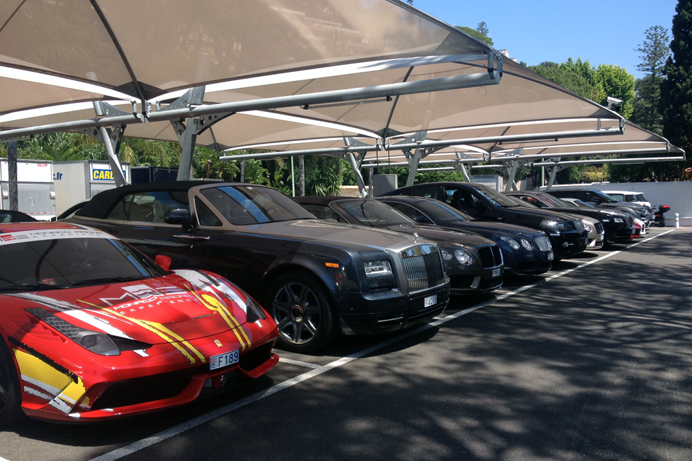 Ferrari-Rolls_Royce-Bentley-Monaco-street_scene-2015