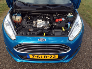 Ford-Fiesta-Ecoboost-1.0-Powershift-Titanium-engine