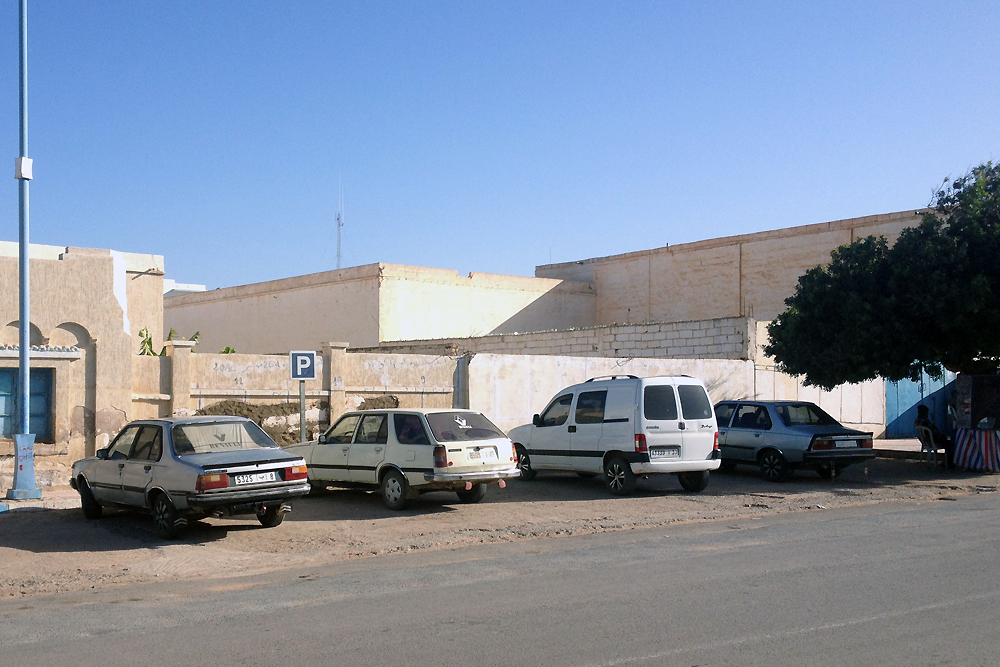 3x-Renault_18-Citroen_Berlingo-Morocco-Africa-street_scene-2015