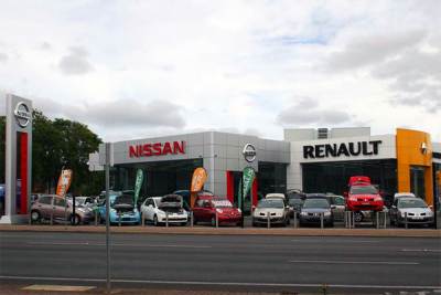European-car-sales-march-2016-Renault-Nissan-dealership